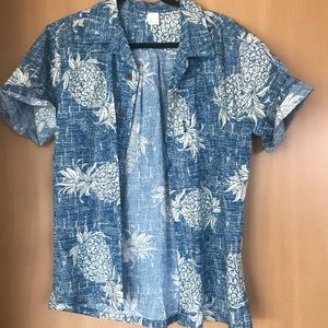 Hawaiian shirt size small, never worn